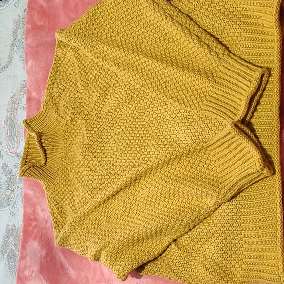 Sweater. - Picture 5 of 10